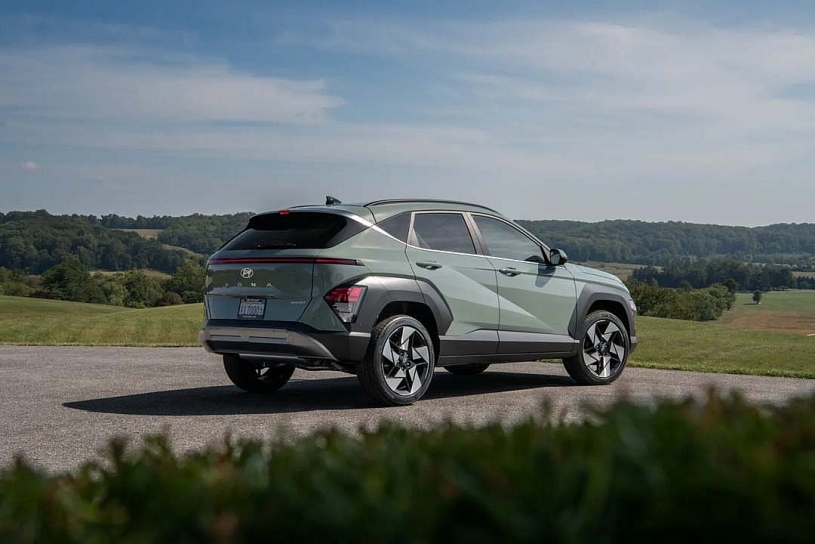 Hyundai Kona 2027 hé lộ diện mạo mới: Cứng cáp, góc cạnh hơn, chia tay đèn Pixel Hyundai Kona 2027 hé lộ diện mạo mới: Cứng cáp, góc cạnh hơn, chia tay đèn Pixel