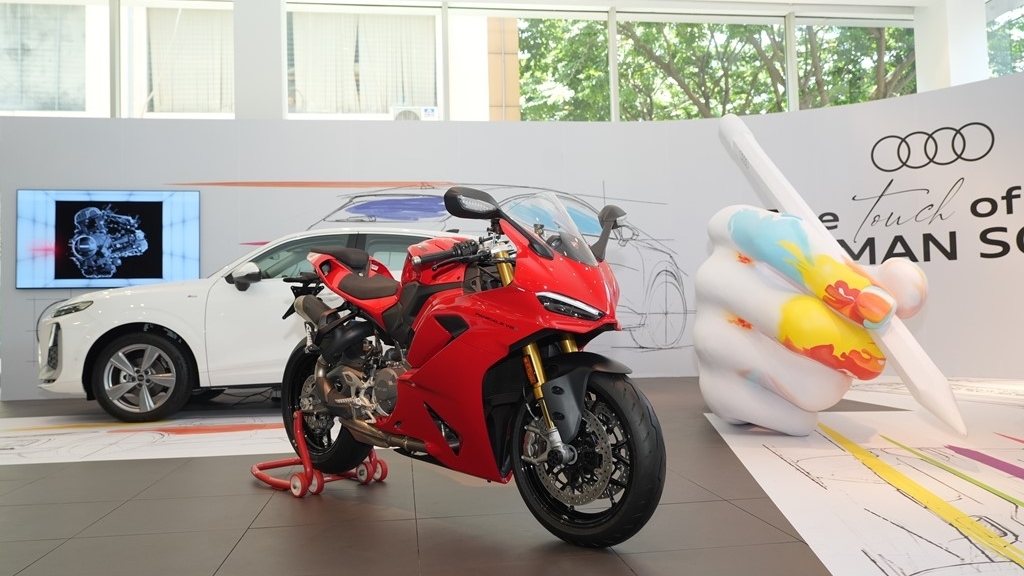 Ducati V2 2026 hòa nhịp Audi Q Series: Khi công nghệ chạm đến đam mê