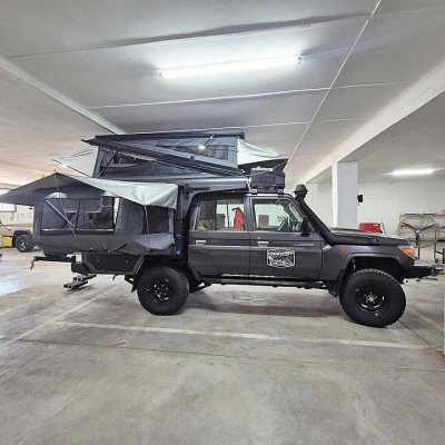 Toyota Land Cruiser hóa nhà di động có thể ngủ 4 người, tích hợp bếp và phòng tắm