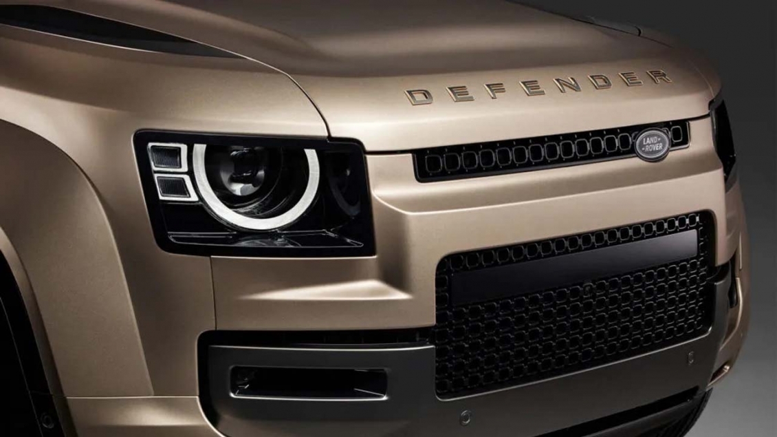 JLR có thể bắt tay Stellantis, tung dòng Defender giá mềm để đấu Ford Bronco.