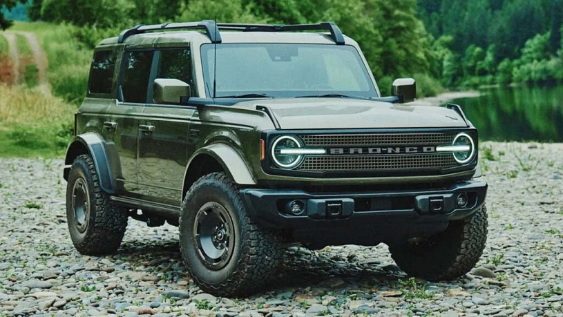 JLR có thể bắt tay Stellantis, tung dòng Defender giá mềm để đấu Ford Bronco.