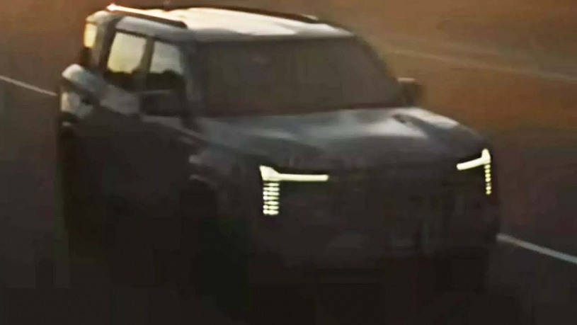Mitsubishi Pajero Mới Hồi Sinh Cụm Đồng Hồ Ba Mặt Số Mang Tính Biểu Tượng Của Thế Hệ Đầu