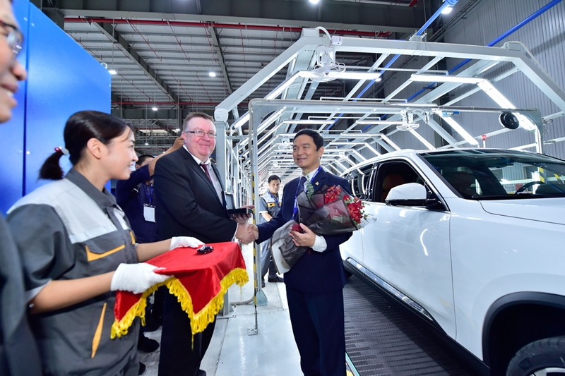 200 xe VinFast Lux A2.0, SA2.0 đầu tiên được bàn giao can canh lo xe vinfast lux a20 sa20 dau tien duoc ban giao