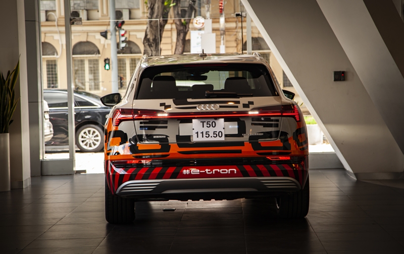‘Siêu xe điện’ Audi e-tron bất ngờ xuất hiện tại Hà Nội sieu xe dien audi e tron bat ngo xuat hien tai ha noi