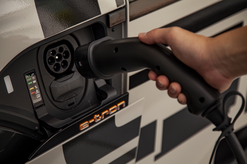 ‘Siêu xe điện’ Audi e-tron bất ngờ xuất hiện tại Hà Nội sieu xe dien audi e tron bat ngo xuat hien tai ha noi