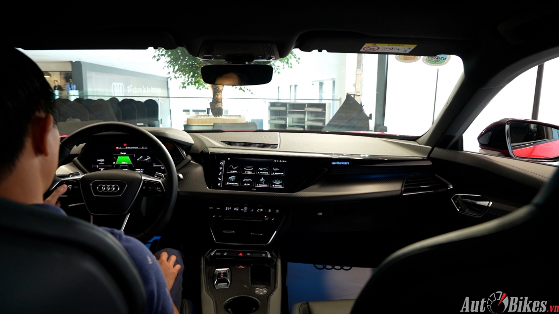 Video: Khám phá Audi e-Tron GT 2022 giá 5,2 tỷ đồng Video: Khám phá Audi e-Tron GT 2022 giá 5,2 tỷ đồng