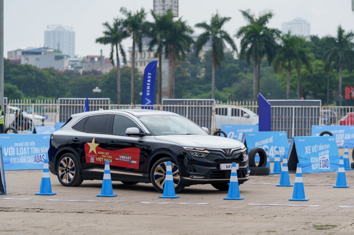 Chuyên gia ô tô: VinFast đã xóa rào cản lớn nhất cho người dùng khi chuyển từ xe xăng sang xe điện