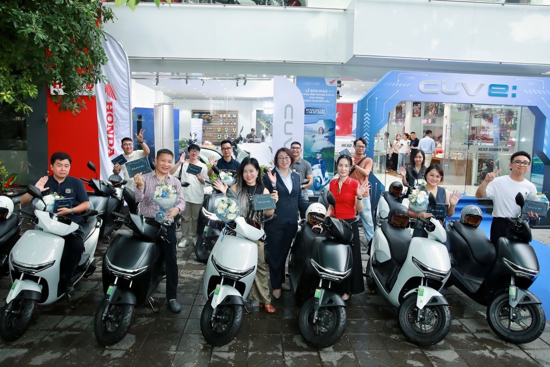 Xe máy điện Honda CUV e: chính thức bàn giao đến những khách hàng Xe máy điện Honda CUV e: chính thức bàn giao đến những khách hàng