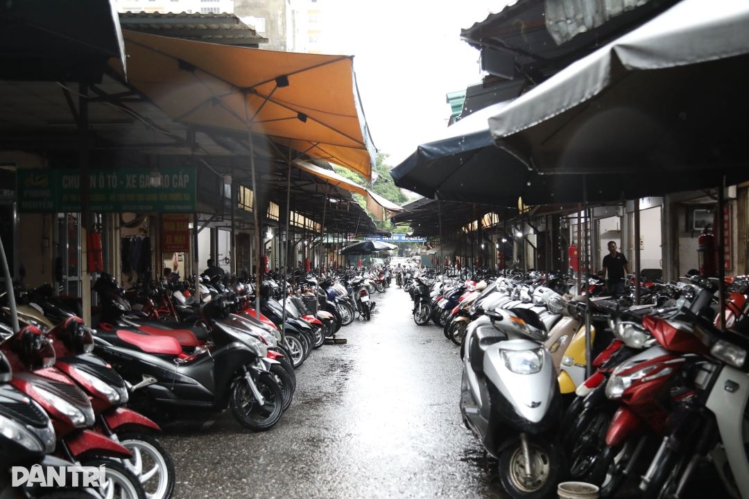 Chuẩn bị cấm xe xăng, chợ xe máy lớn nhất Hà Nội "ế" chưa từng có
