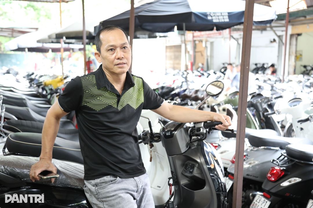 Chuẩn bị cấm xe xăng, chợ xe máy lớn nhất Hà Nội "ế" chưa từng có