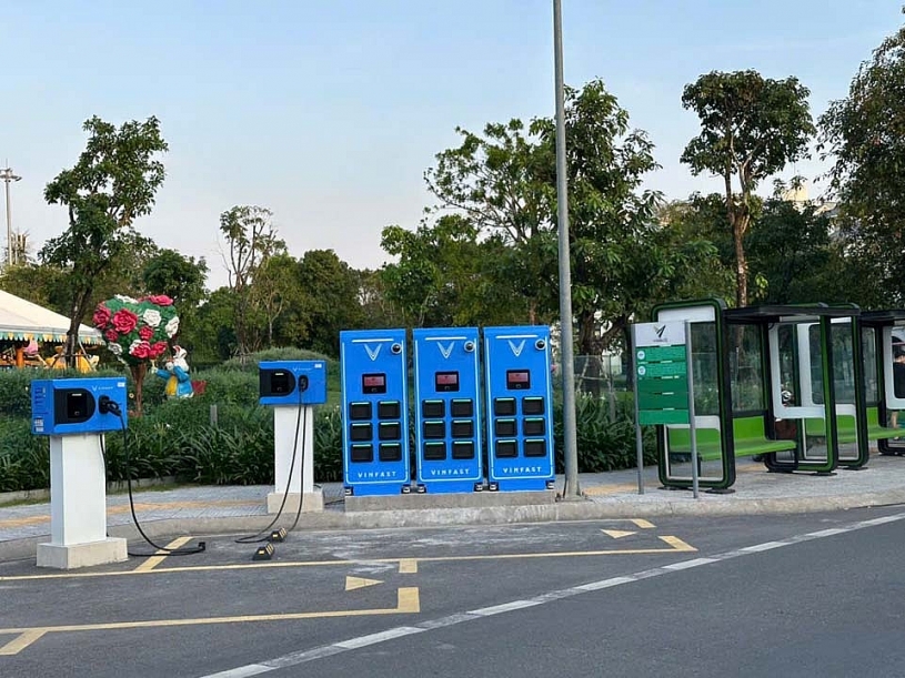 VinFast ghi điểm với mạng lưới tủ đổi pin phủ rộng và hậu mãi 5 sao