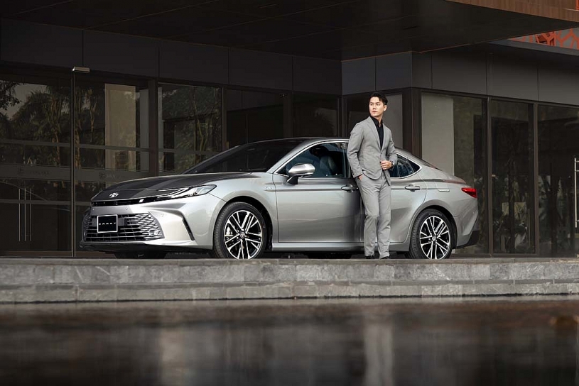 Toyota Việt Nam điều chỉnh giá Camry HEV Premium Toyota Việt Nam điều chỉnh giá Camry HEV Premium