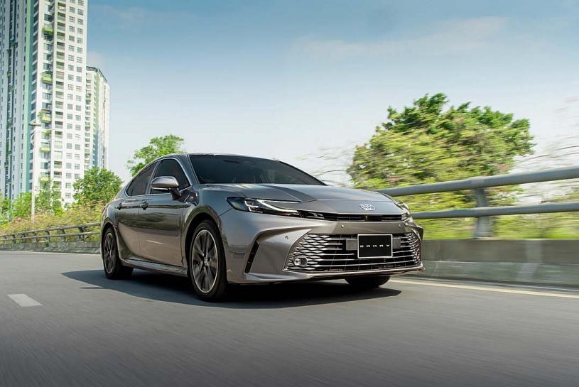 Toyota Việt Nam điều chỉnh giá Camry HEV Premium Toyota Việt Nam điều chỉnh giá Camry HEV Premium