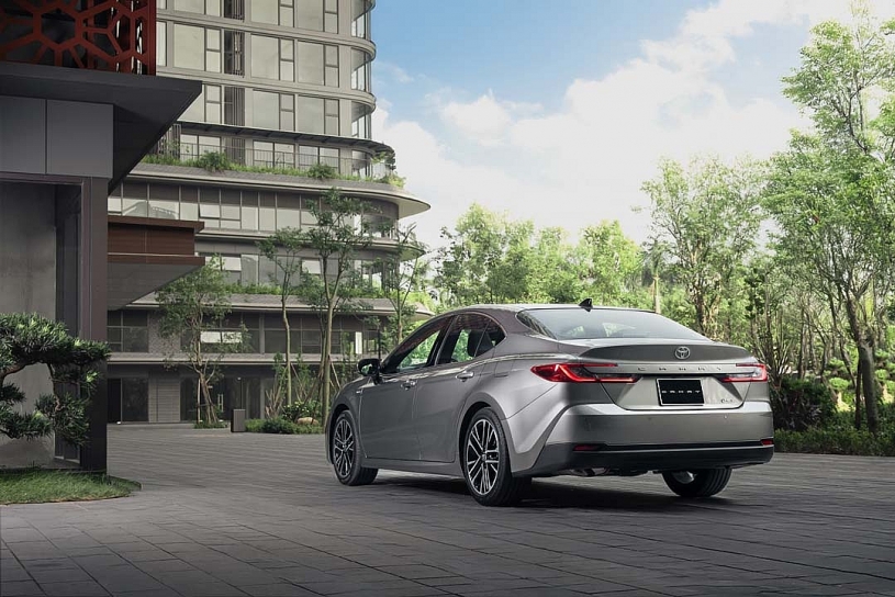 Toyota Việt Nam điều chỉnh giá Camry HEV Premium Toyota Việt Nam điều chỉnh giá Camry HEV Premium