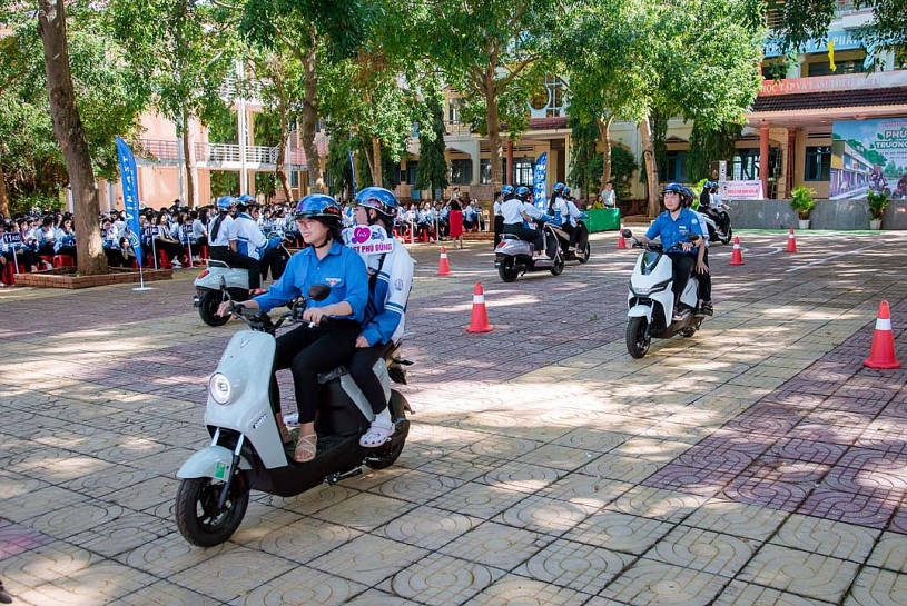 Quy định mới về xử phạt học sinh lái xe: Hiểu đúng để chọn xe phù hợp