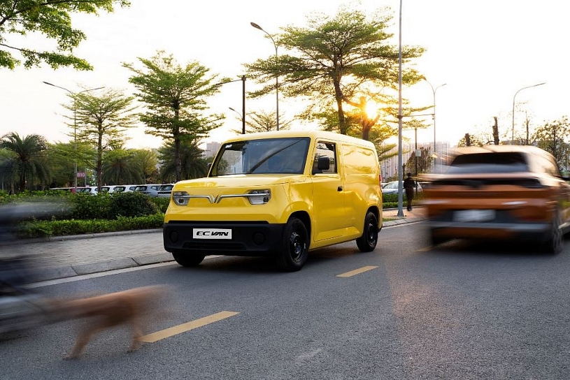 VinFast EC Van chinh phục hộ kinh doanh: Chở khỏe, đi phố gọn, tiết kiệm chi phí, ai cũng muốn đổi xe