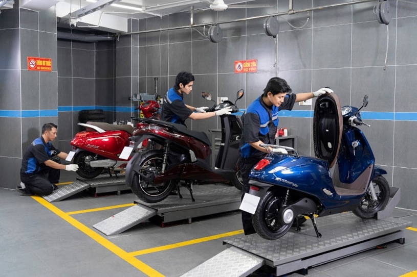 Chủ xe máy điện VinFast đón Chủ xe máy điện VinFast đón