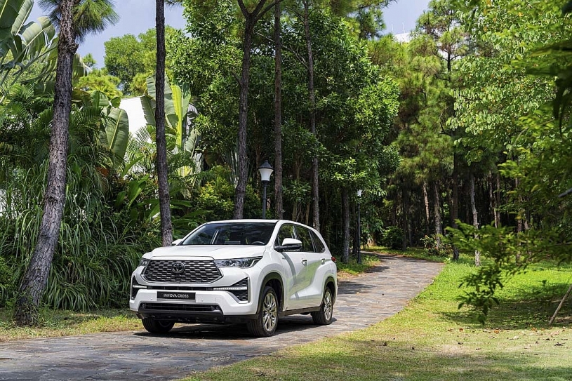 Toyota Việt Nam bán hơn 36.600 xe sau 6 tháng, doanh số hybrid tăng gấp đôi