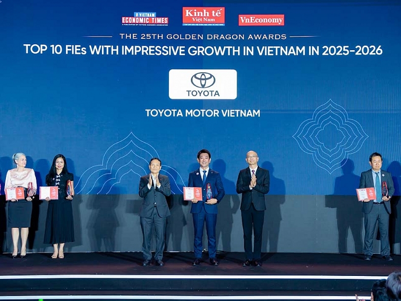Toyota Việt Nam bán hơn 36.600 xe sau 6 tháng, doanh số hybrid tăng gấp đôi