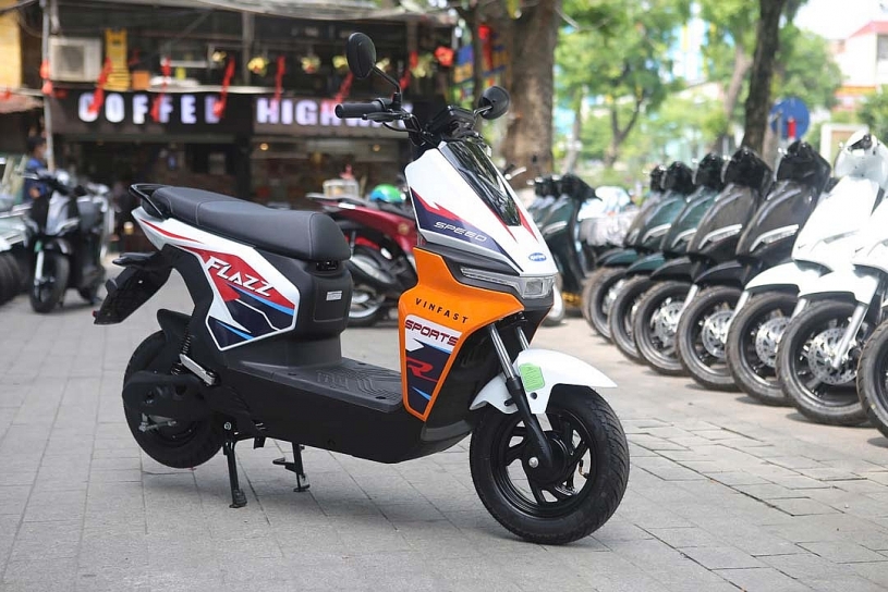 Phụ huynh và học sinh “phát sốt” vì VinFast Flazz Max, xe đổi pin giá chỉ từ 10,5 triệu đồng Phụ huynh và học sinh “phát sốt” vì VinFast Flazz Max, xe đổi pin giá chỉ từ 10,5 triệu đồng