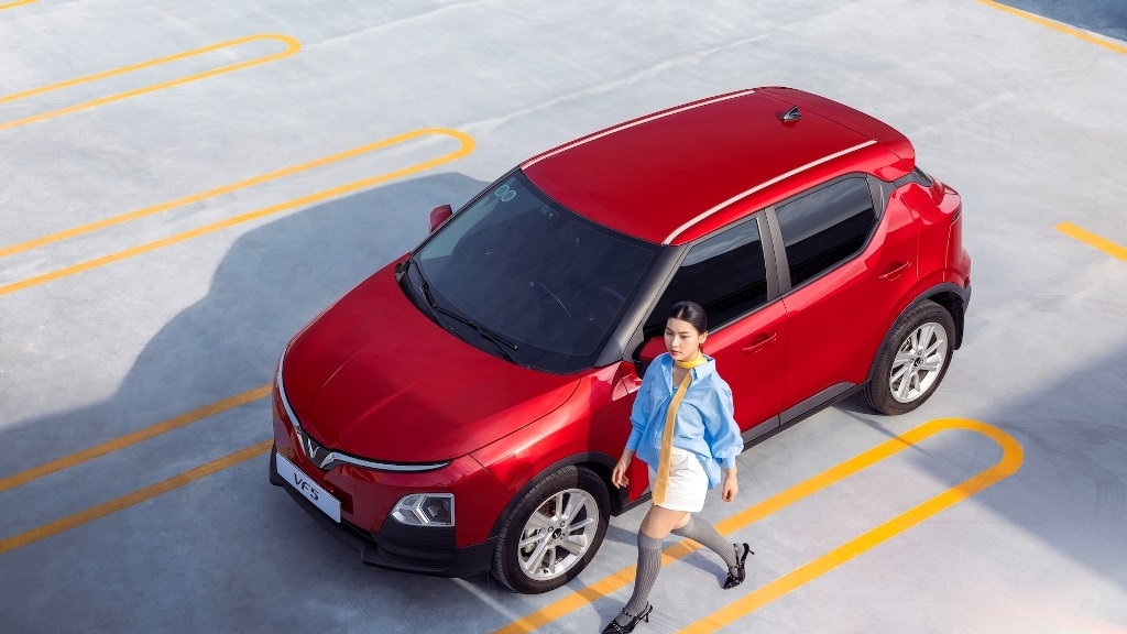 VinFast VF 5: "Cứu tinh" đỗ xe, lái mới hay chị em đều mê!