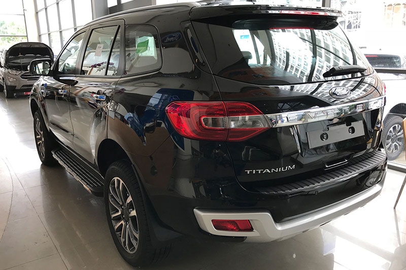 ford everest gia m gia manh ca nh tranh fortuner santafe