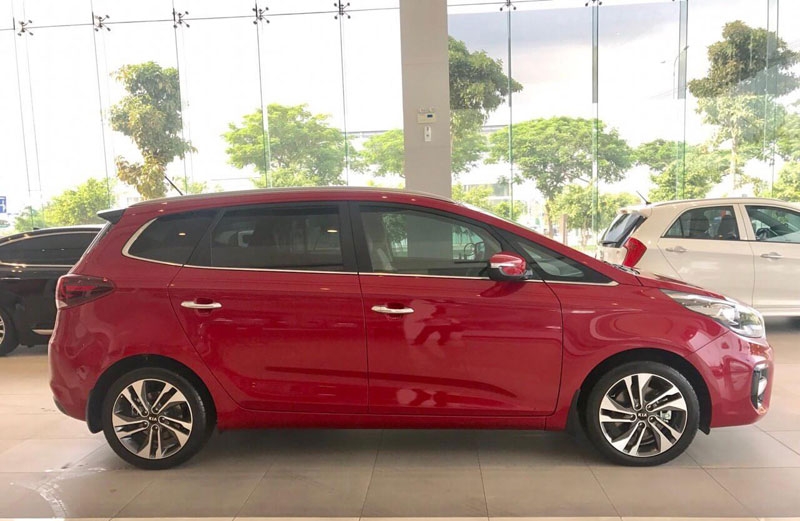 kia rondo them su c ba t mo i ca nh tranh xpander