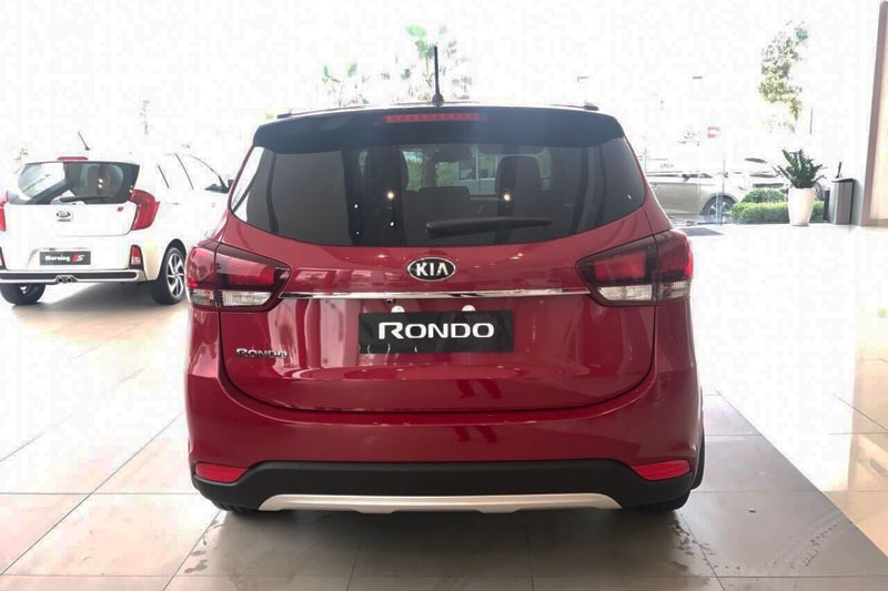 kia rondo them su c ba t mo i ca nh tranh xpander