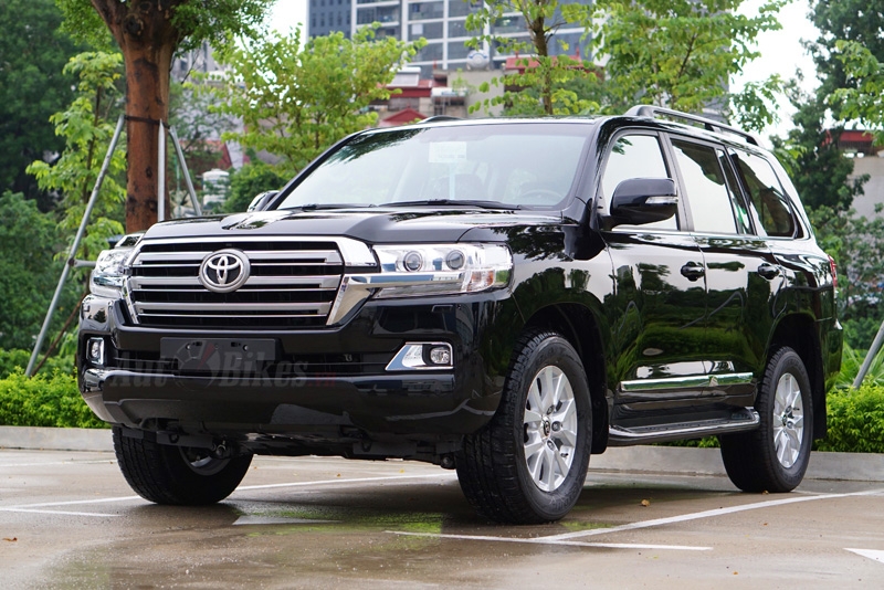 2019 Toyota Land Cruiser New Dad Review A Big Capable and Outdated SUV