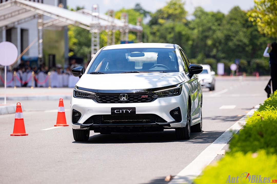 Honda City giảm giá hơn 30 triệu đồng tại đại lý