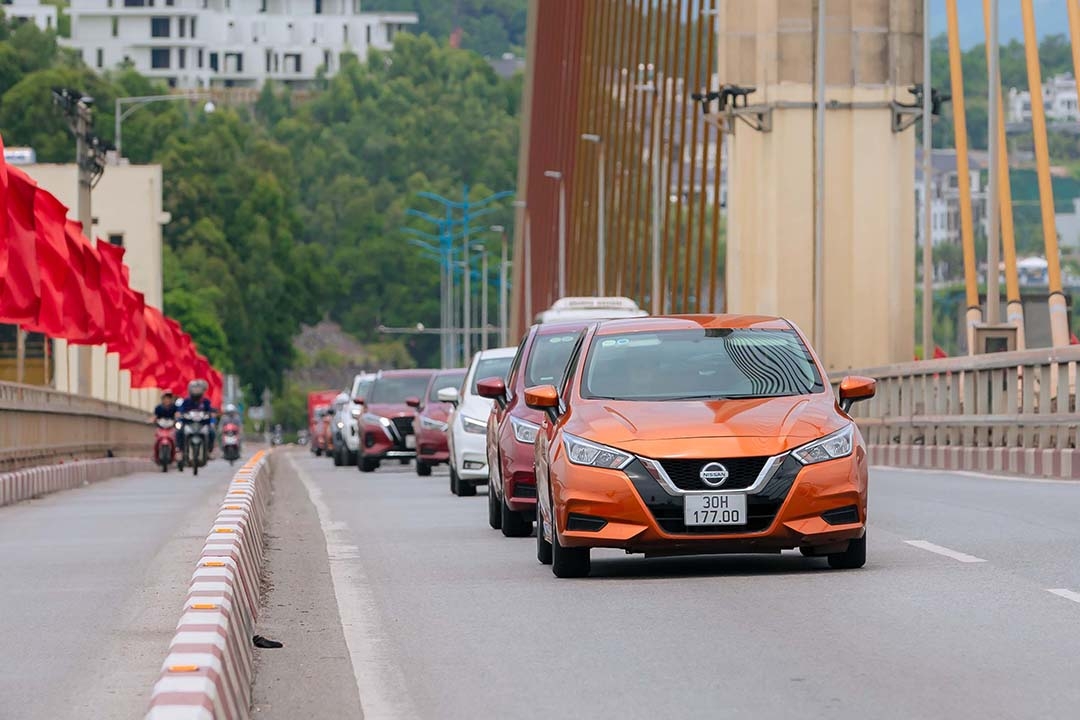 Xe hạng B đua giảm giá cao Xe hạng B đua giảm giá cao