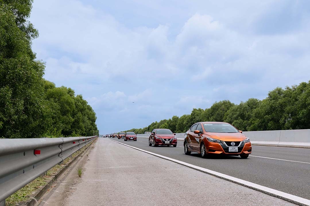 Nhiều hãng xe giảm lệ phí trước bạ để thu hút khách