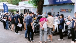 Người dân TP.HCM hưởng ứng mạnh mẽ chương trình “Đổi xăng lấy điện” của VinFast