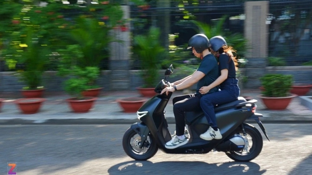 Chạy xe máy điện thế nào để không phải sạc nhiều?