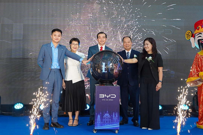 BYD tăng tốc phủ sóng Hà Nội, khai trương showroom HTA Hà Đông