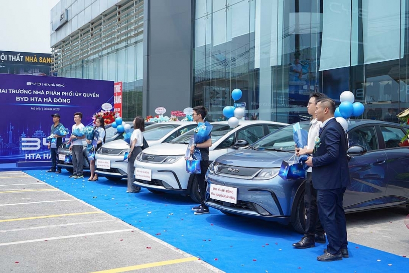 BYD tăng tốc phủ sóng Hà Nội, khai trương showroom HTA Hà Đông