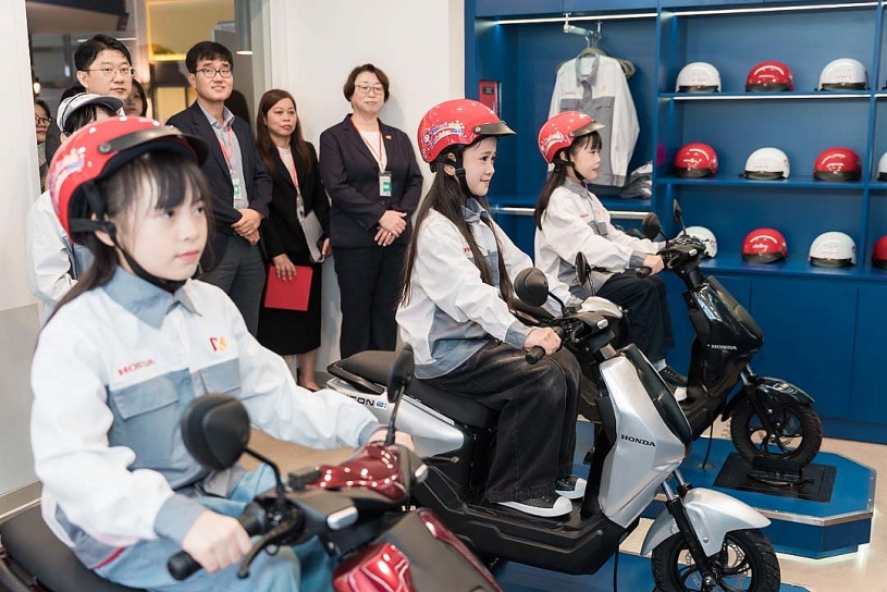Nuôi dưỡng kỹ sư nhí: Cùng Honda khám phá thế giới xe máy điện tại KidZania Hà Nội