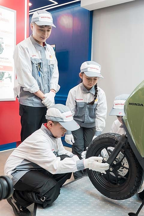 Nuôi dưỡng kỹ sư nhí: Cùng Honda khám phá thế giới xe máy điện tại KidZania Hà Nội