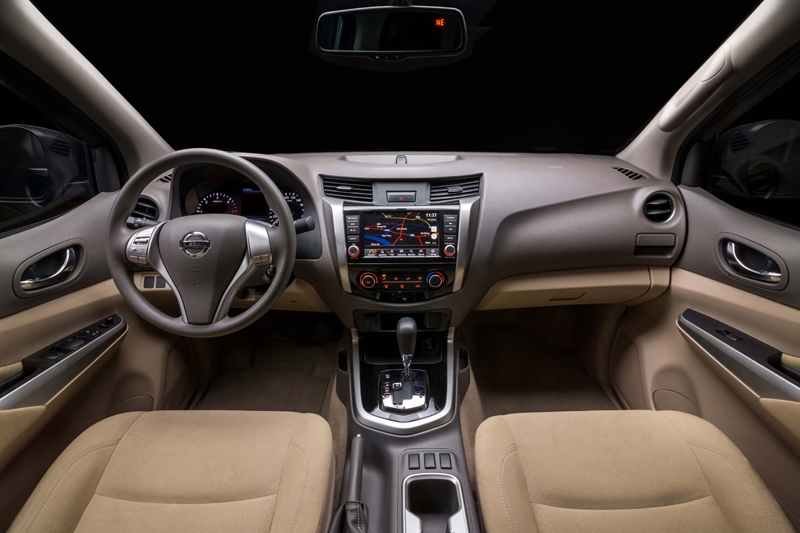 canh tranh ford ranger nissan navara ra mat phien ban moi