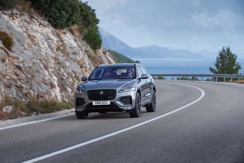 Jaguar F-Pace 2021 lột xác với thiết kế mới, ứng dụng công nghệ điện