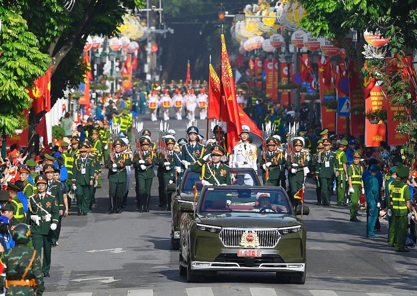 Xe điện Việt kiêu hãnh trong đội hình diễu binh 2/9: Khoảnh khắc tự hào không thể quên
