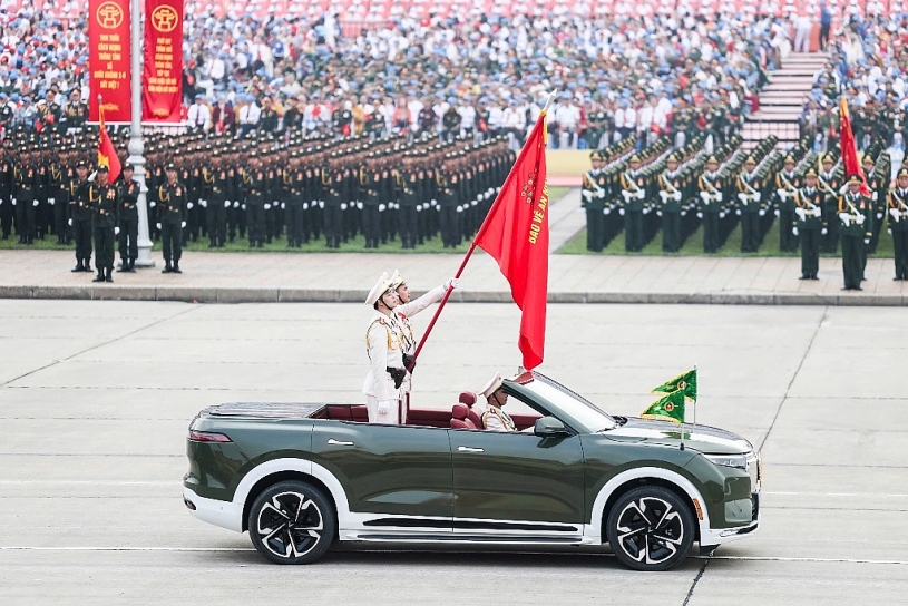 Xe điện Việt kiêu hãnh trong đội hình diễu binh 2/9: Khoảnh khắc tự hào không thể quên