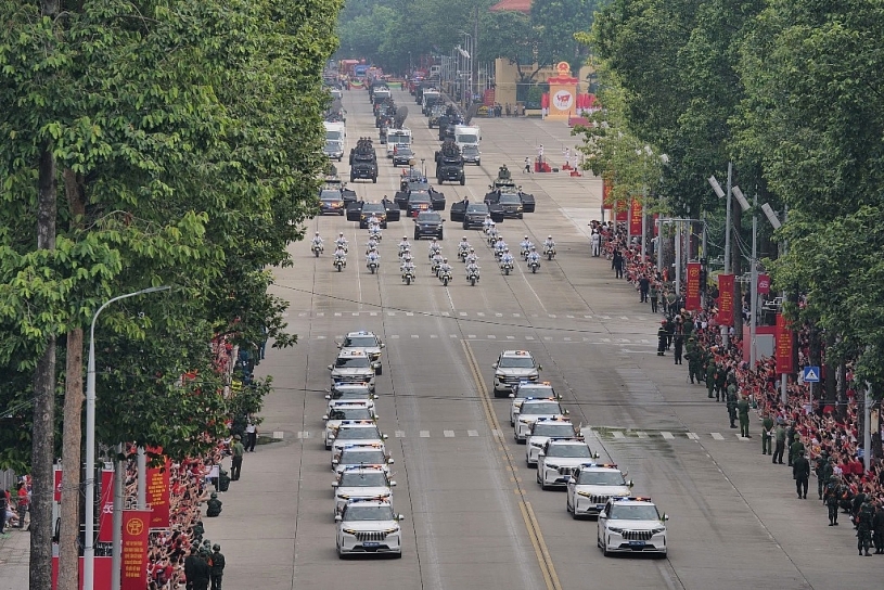 Xe điện Việt kiêu hãnh trong đội hình diễu binh 2/9: Khoảnh khắc tự hào không thể quên