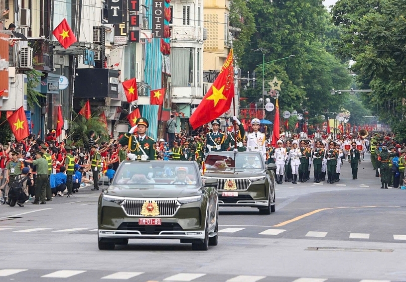 Xe điện Việt kiêu hãnh trong đội hình diễu binh 2/9: Khoảnh khắc tự hào không thể quên