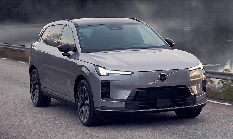 Volvo XC70 2026 ra mắt, giá từ 41.900 USD