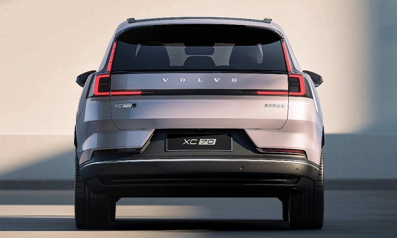 Volvo XC70 2026 ra mắt, giá từ 41.900 USD