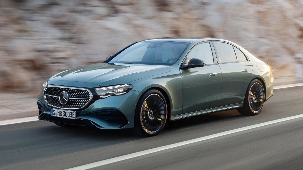 Mercedes E-class 2025 sắp ra mắt thị trường Việt Nam