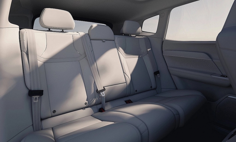 Volvo XC70 2026 ra mắt, giá từ 41.900 USD