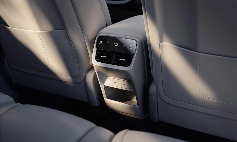 Volvo XC70 2026 ra mắt, giá từ 41.900 USD