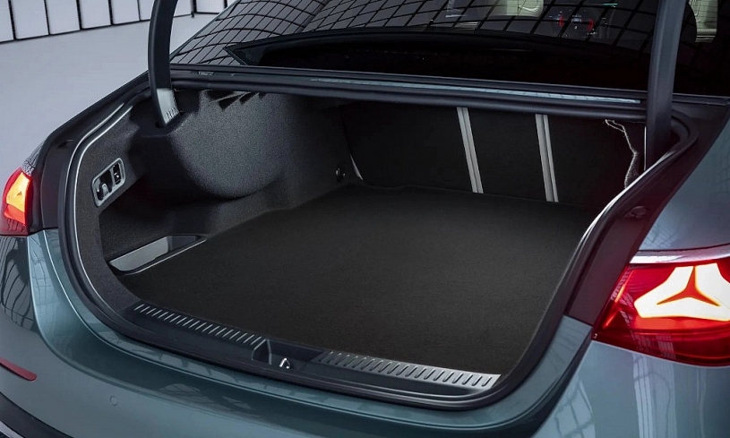 Mercedes E-class 2025 sắp ra mắt thị trường Việt Nam